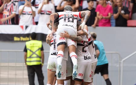 Lucas-comemora-SaoPaulo-x-Corinthians-scaled-aspect-ratio-512-320