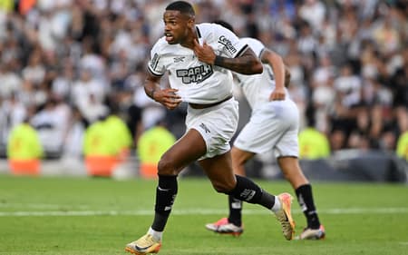 Junior-Santos-comemora-seu-gol-marcado-na-final-da-Libertadores-pelo-Botafogo-contra-Atletico-MG-scaled-aspect-ratio-512-320