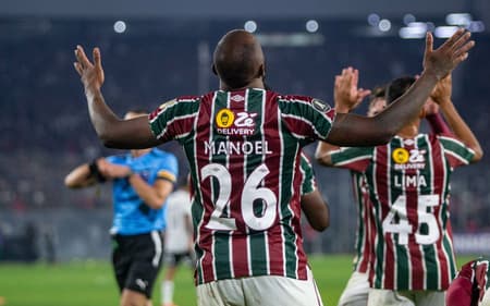 Manoel-comemora-gol-marcado-pelo-Fluminense-sobre-o-Colo-Colo-pela-Libertadores-scaled-aspect-ratio-512-320