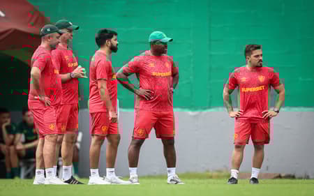 Marcao-observa-treino-de-pre-temporada-do-Fluminense-no-CT-Carlos-Castilho-scaled-aspect-ratio-512-320