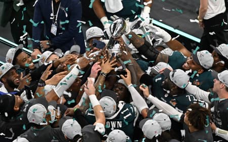 AFP__20250210__36XF8TP__v1__HighRes__SuperBowlLixBetweenTheKansasCityChiefsAndThePhi-scaled-aspect-ratio-512-320