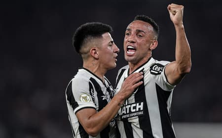 Almada-Marcal-comemoracao-Botafogo-Corinthians-Nilton-Santos-scaled-aspect-ratio-512-320
