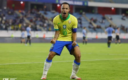 Pedrinho-comemora-gol-marcado-pelo-Brasil-sobre-o-Uruguai-no-Sul-Americano-Sub-20-scaled-aspect-ratio-512-320