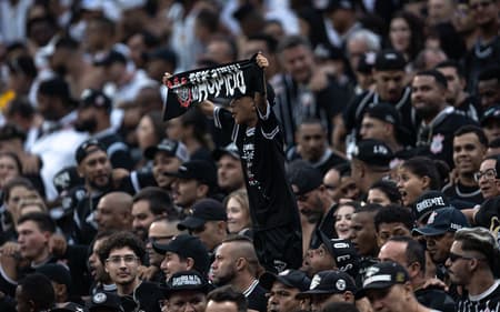 Torcida-do-Corinthians-aspect-ratio-512-320