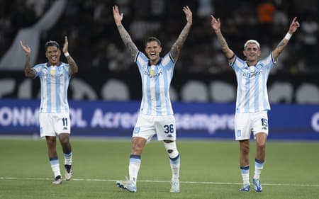 Zuculini-comemora-gol-marcado-pelo-Racing-sobre-o-Botafogo-na-Recopa-scaled-aspect-ratio-512-320