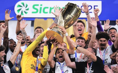 Corinthians-trofeu-campeao-paulista-01-scaled-aspect-ratio-512-320