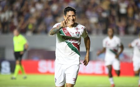 German-Cano-celebra-gol-marcado-pelo-Fluminense-contra-o-Caxias-scaled-aspect-ratio-512-320