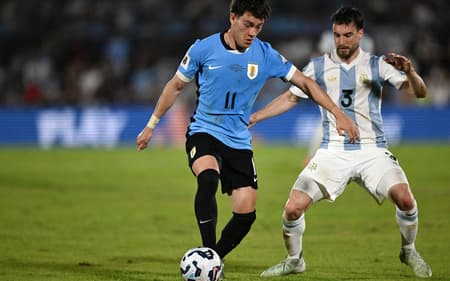 Tagliafico-em-acao-pela-Argentina-contra-o-Uruguai-pelas-Eliminatorias-para-a-Copa-do-Mundo-scaled-aspect-ratio-512-320