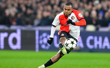 AFP__20241211__36Q84KR__v1__HighRes__FblEurC1FeyenoordSparta-scaled-aspect-ratio-512-320
