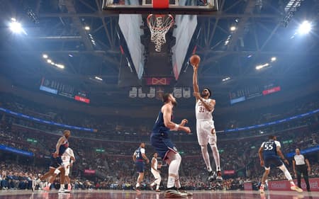 AFP__20250330__2207211943__v1__HighRes__LaClippersVClevelandCavaliers-scaled-aspect-ratio-512-320