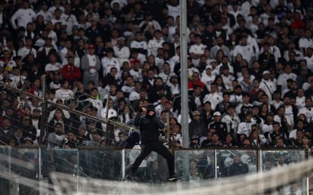 AFP__20250411__39XF7UJ__v1__HighRes__FblLibertadoresColocoloFortalezaFans-1-scaled-aspect-ratio-512-320