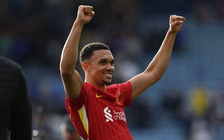 AFP__20250420__42WQ6ET__v1__HighRes__FblEngPrLeicesterLiverpool-scaled-aspect-ratio-512-320