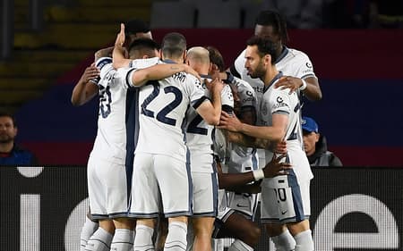 Inter comemorando gol diante do Barcelona