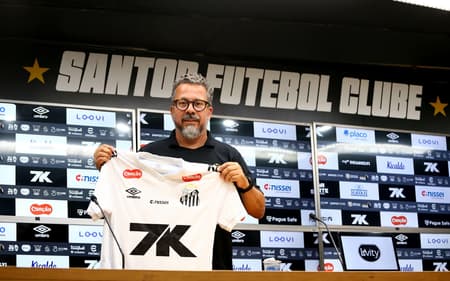 Cléber Xavier apresentado no Santos