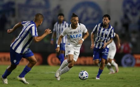 Braithwaite em CSA x Grêmio, no Estádio Rei Pelé, pela Copa do Brasil 2025 (foto: Marlon Costa/AGIF).