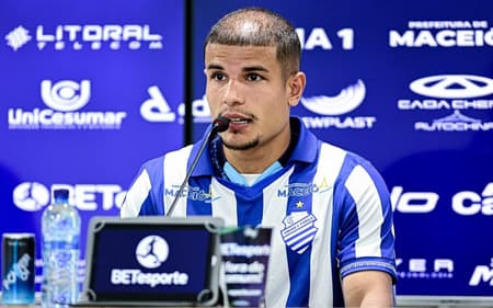 Felipe Albuquerque em sua entrevista coletiva de apresentação no CSA. (Foto: Allan Max/CSA)