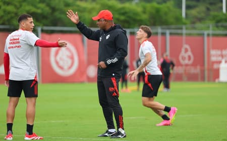 Treino do Internacional - Gabriel Carvalho e Roger Machado