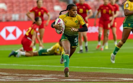 Seleção Feminina de Rugby Sevens em disputa de singapura