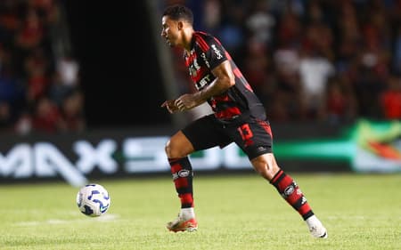 Danilo em ação pelo Flamengo