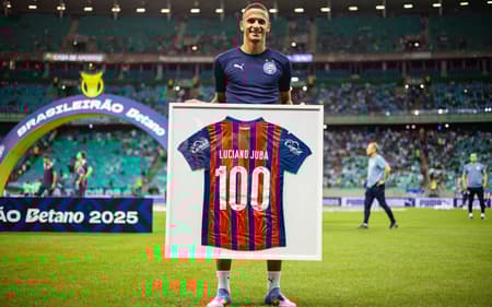 Juba recebe homenagem ao completar 100 jogos pelo Bahia Foto: Letícia Martins / EC Bahia