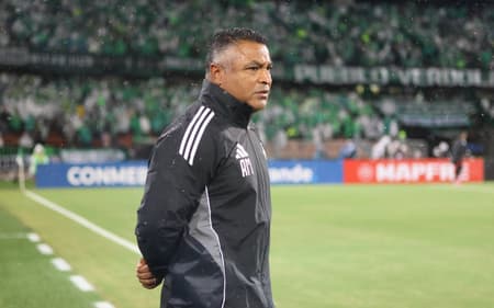 Roger Machado é o técnico do Internacional (Foto: Ricardo Duarte / Internacional)