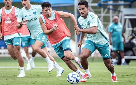 Villalba e Kaiki, do Cruzeiro (Foto: Gustavo Aleixo/Cruzeiro)