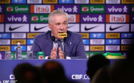 Ancelotti em sua primeira convocação como técnico da Seleção Brasileira