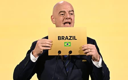Gianni Infantino, presidente da Fifa, revela Brasil como sede da Copa do Mundo Feminina de 2027 (Foto: Manan Vatsyayana/AFP)