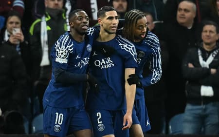 Hakimi comemora gol do PSG contra o Aston Villa na Champions