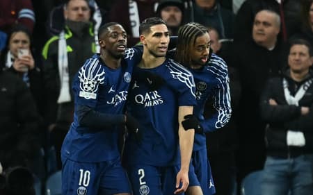 Hakimi comemora gol do PSG contra o Aston Villa na Champions