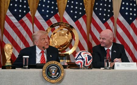 Donald Trump e Gianni Infantino em evento para discutir a Copa do Mundo (Foto: Jim Watson/AFP)