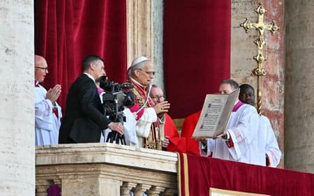 Papa Leão XIV faz seu primeiro discurso no Vaticano (AFP)