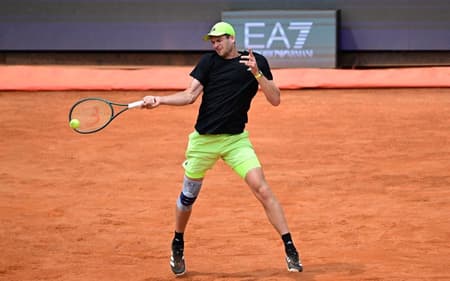 Polonês Hubert Hurkacz na derrota para o americano Tommy Paul em Roma (Foto: Piero CRUCIATTI / AFP)