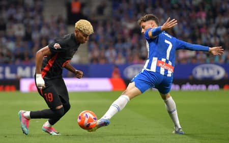 Lamine Yamal em ação pelo Barcelona contra o Espanyol (Foto: Manaure Quintero/AFP)