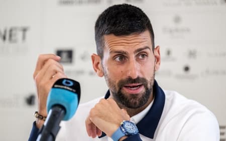 Novak Djokovic em coletiva em Genebra