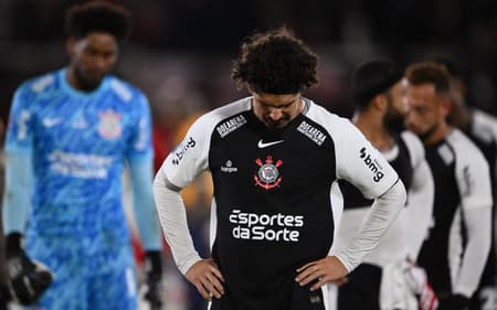 Corinthians foi eliminado da Sul-Americana (Foto: Luis Robayo/AFP)