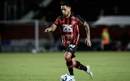 Matheuzinho em ação pelo Vitória Foto: Jhony Pinho/AGIF