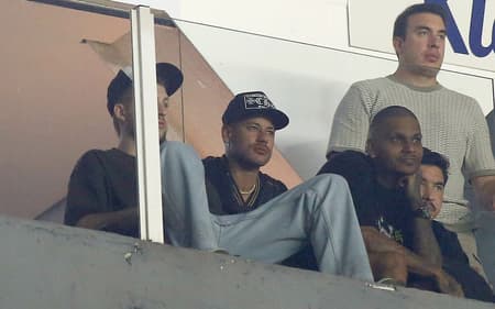 Neymar em camarote na Vila Belmiro