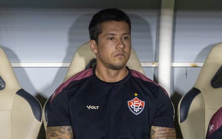 Thiago Carpini no estádio Presidente Vargas Foto: Lucas Emanuel/AGIF