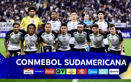 Corinthians vai em busca da classificação (Foto: Marcello Zambrana/AGIF)