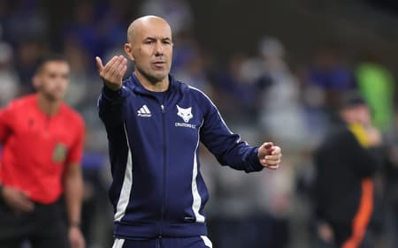 Técnico do Cruzeiro, Leonardo Jardim (Foto: Gilson Lobo/AGIF)