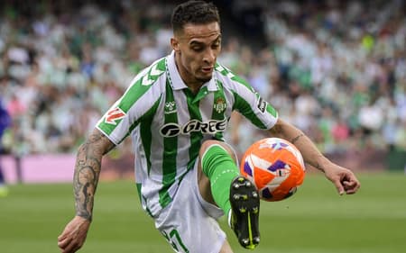 Antony em ação pelo Betis em jogo do Campeonato Espanhol