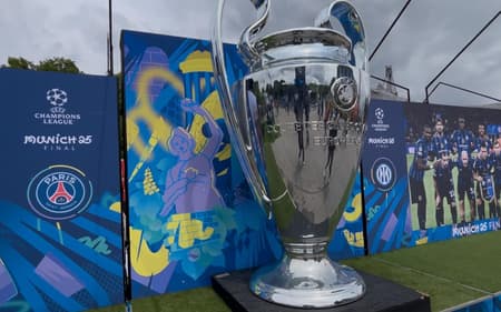 Troféu da Champions League. (Foto: Felipe Barbalho)