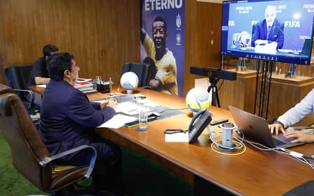 Ednaldo Rodrigues acompanha o anúncio feito por Gianni Infantino (foto: Rafael Ribeiro/CBF)