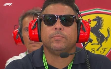 Ronaldo Fenômeno no GP de Ímola de f1 (Foto: Reprodução / F1 / Bandeirantes)