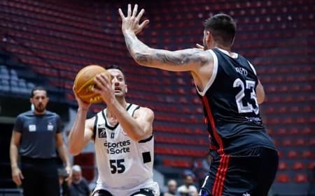 Flamengo e Corinthians em jogo do NBB (Foto: Beto Miller)