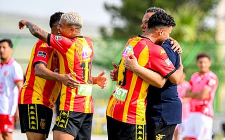 Jogadores do Espérance comemoram vitória