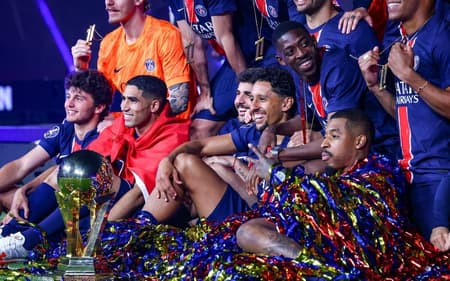 Jogadores do PSG comemoram título do Campeonato Francês