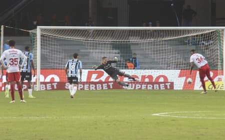 Luan Cândido, atualmente no Grêmio, marcou um dos gols da vitória do RB Bragantino em Curitiba, em 2024. (Foto: Gabriel Rosa Machado/AGIF)