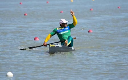 Isaquias Queiroz conquista ouro em Copa do Mundo de Canoagem na Hungria